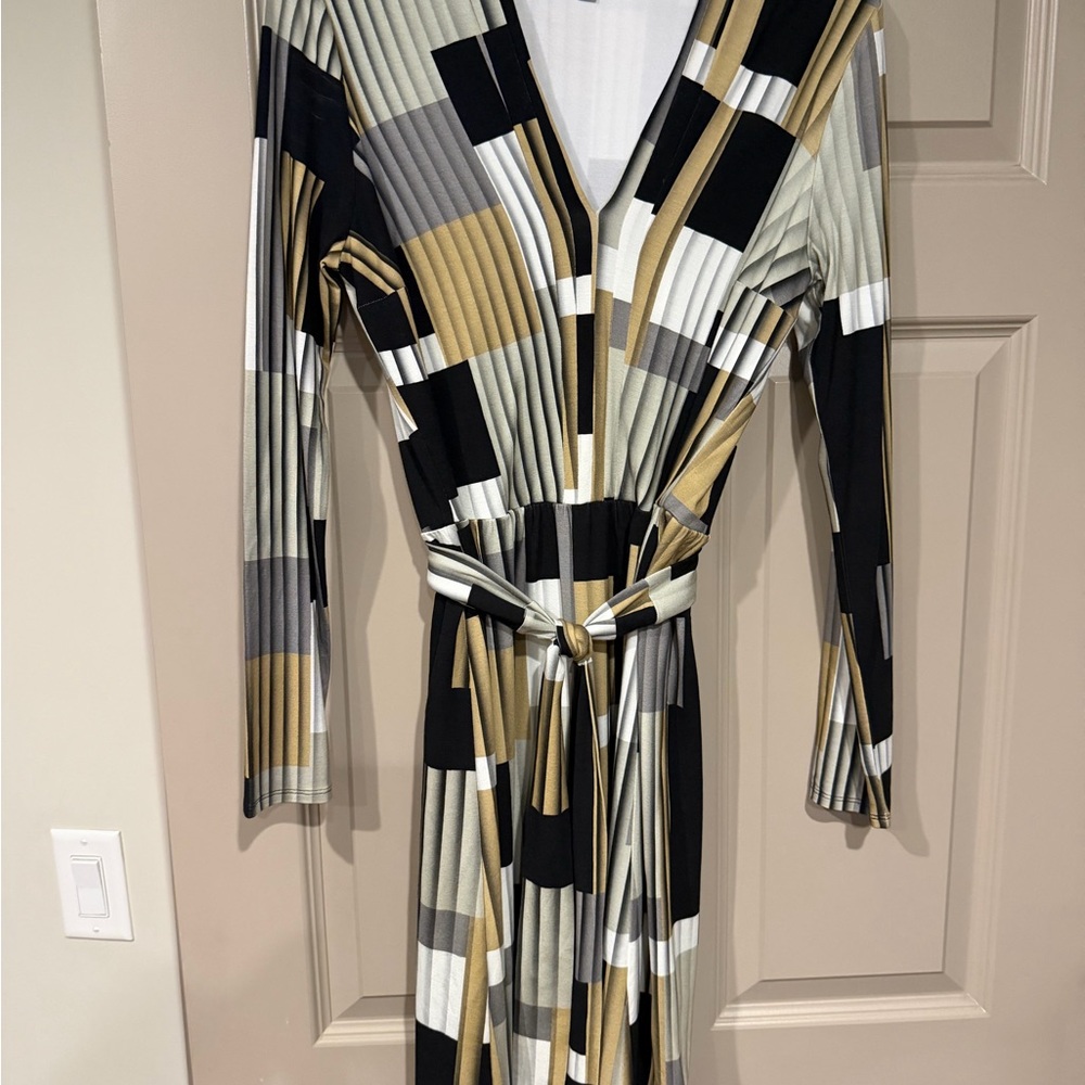 NWOT. Never Worn! Gorgeous Kay Unger Multicolor Long Sleeve Dress
